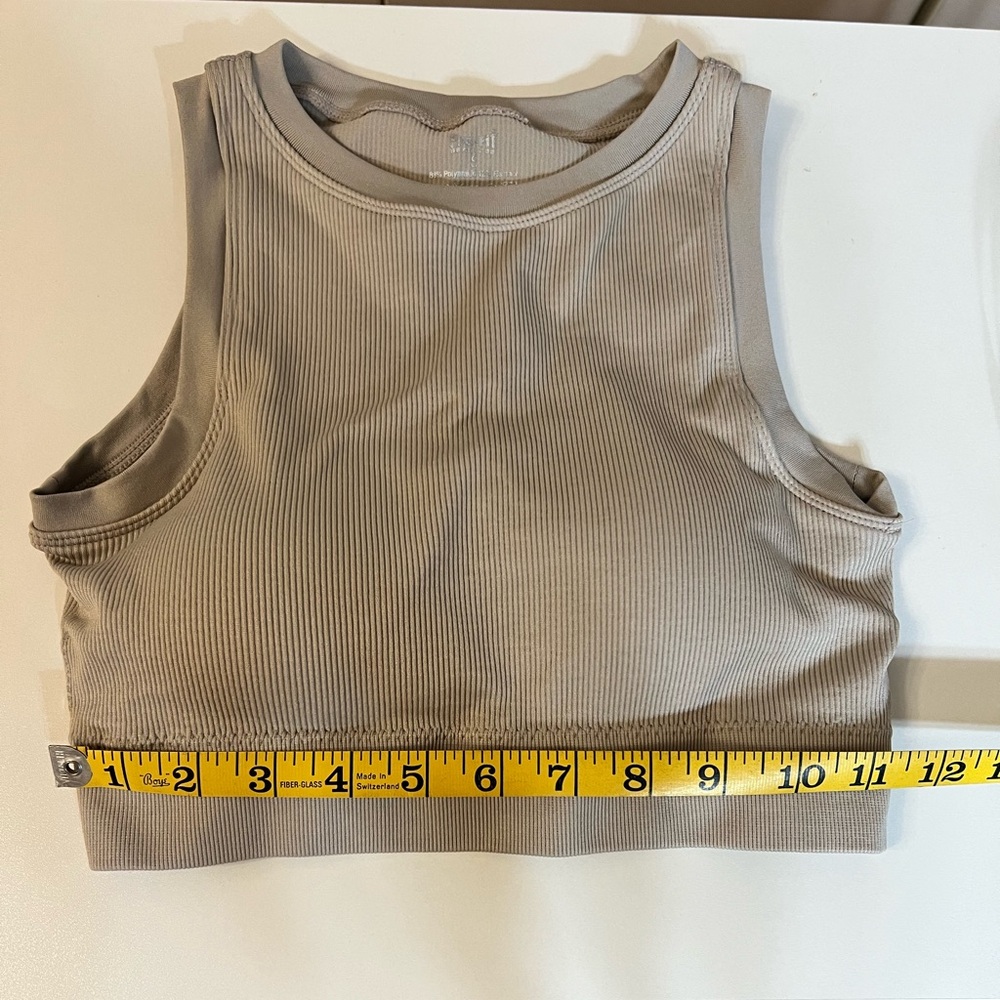 Pro-Fit Seamless Ribbed Padded Crop Top - Picture 4 of 5